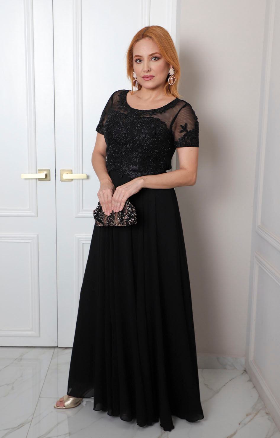 Vestido largo elegante con encaje bordado