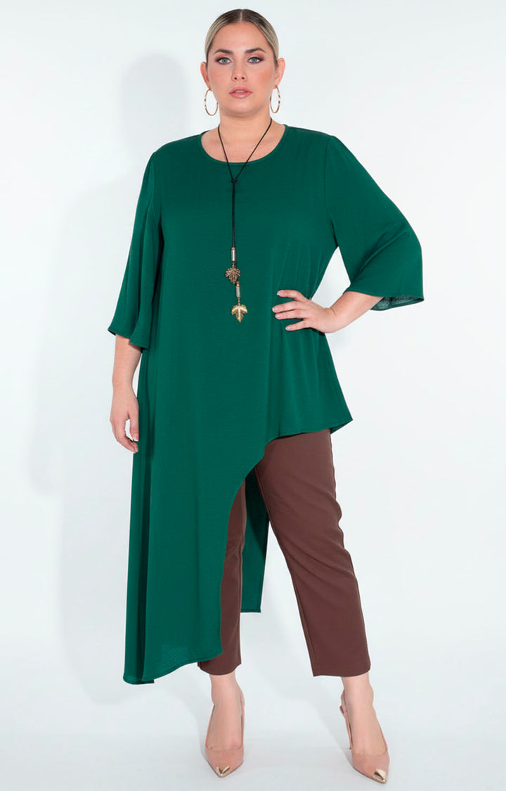 Blusa verde asimétrica