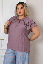 Blusa con olanes y lazo en el cuello