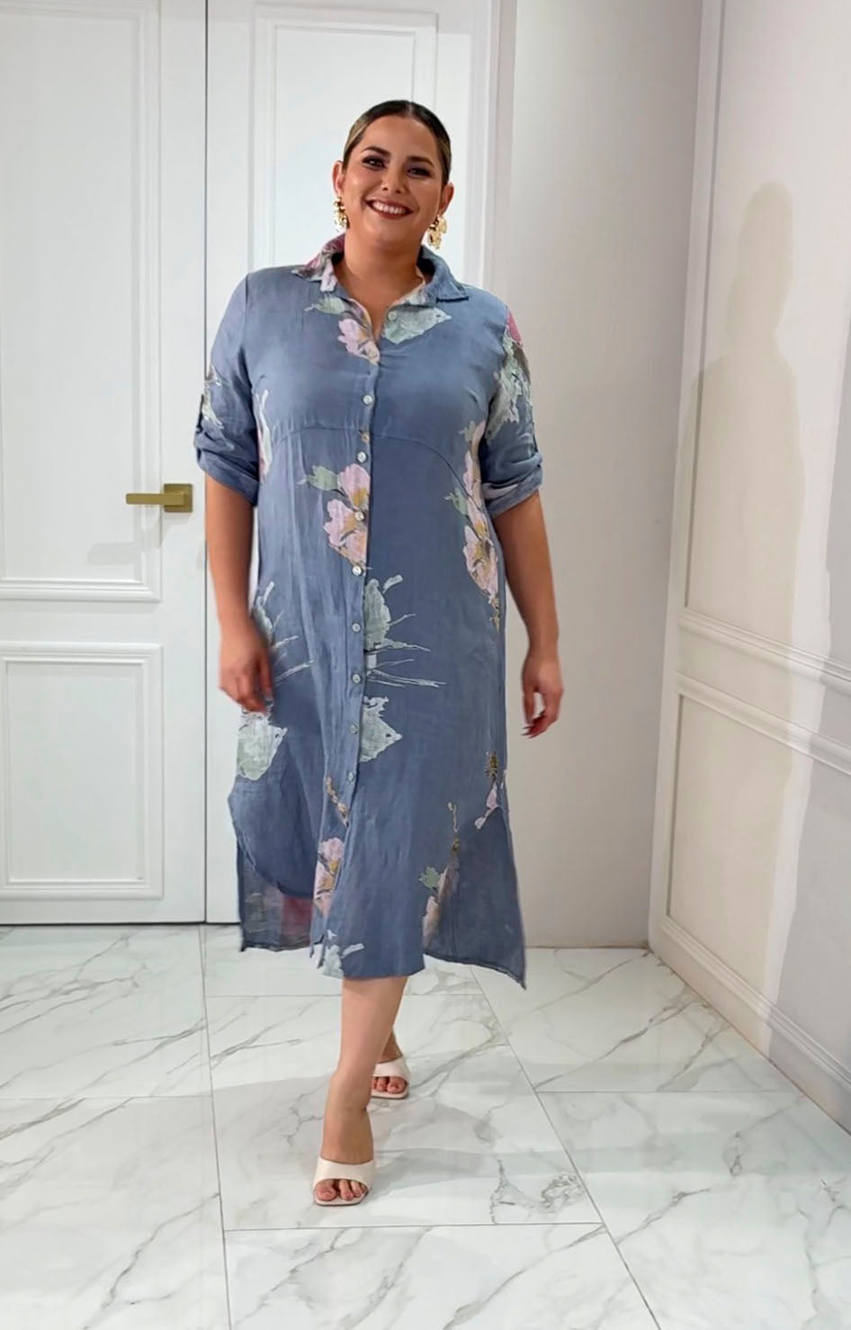 Vestido azul con flores