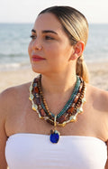 Collar multicapa con dije de piedra