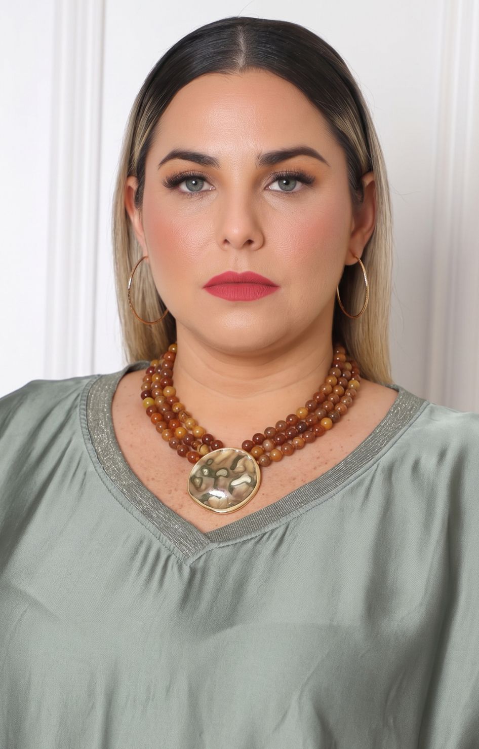 Collar de cuentas con medallón