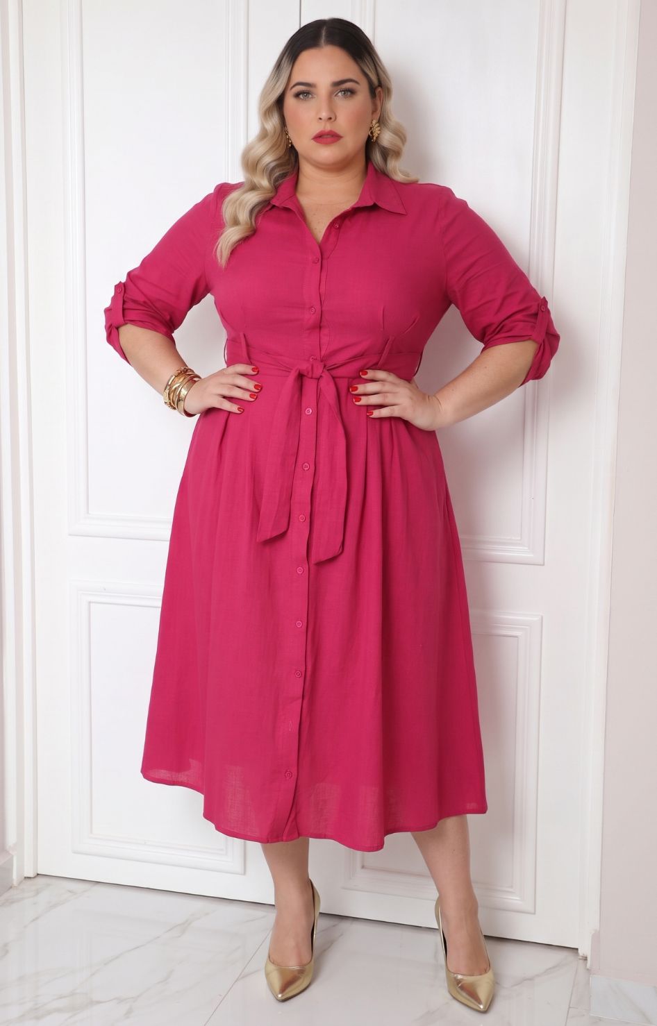 Vestido camisero rosa corto con cinturón de la marca Boutiquemirel, ideal para looks casual y elegantes.