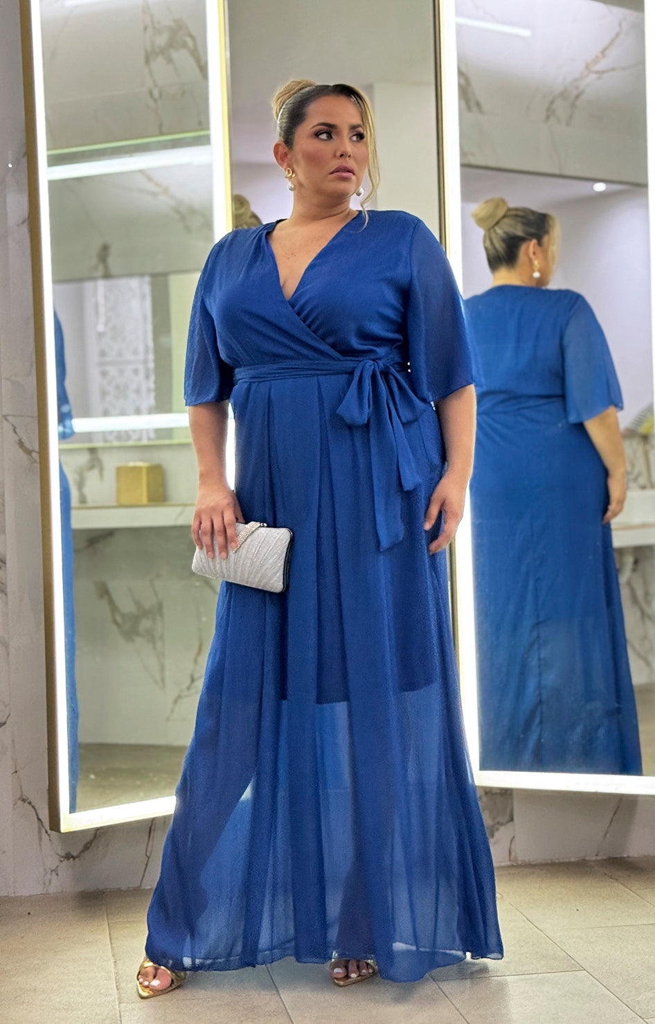 Vestido azul royal con detalles en plata