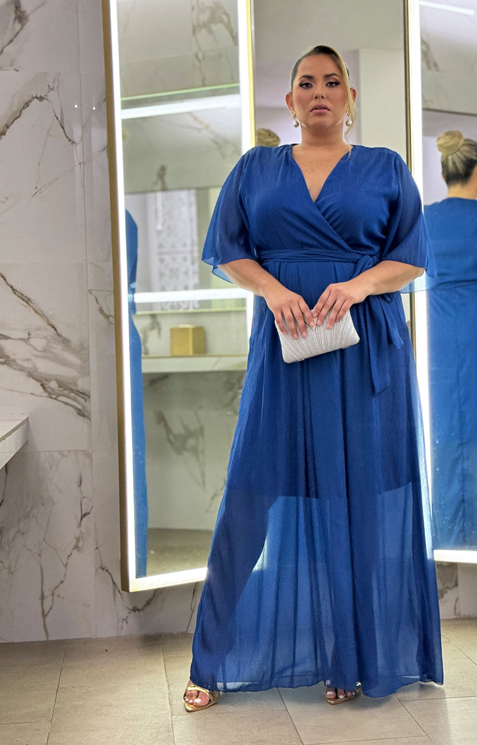 Vestido azul royal con detalles en plata