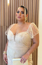 Vestido beige con bordado y brillos de manga volante - VESTIDO Boutiquemirel 