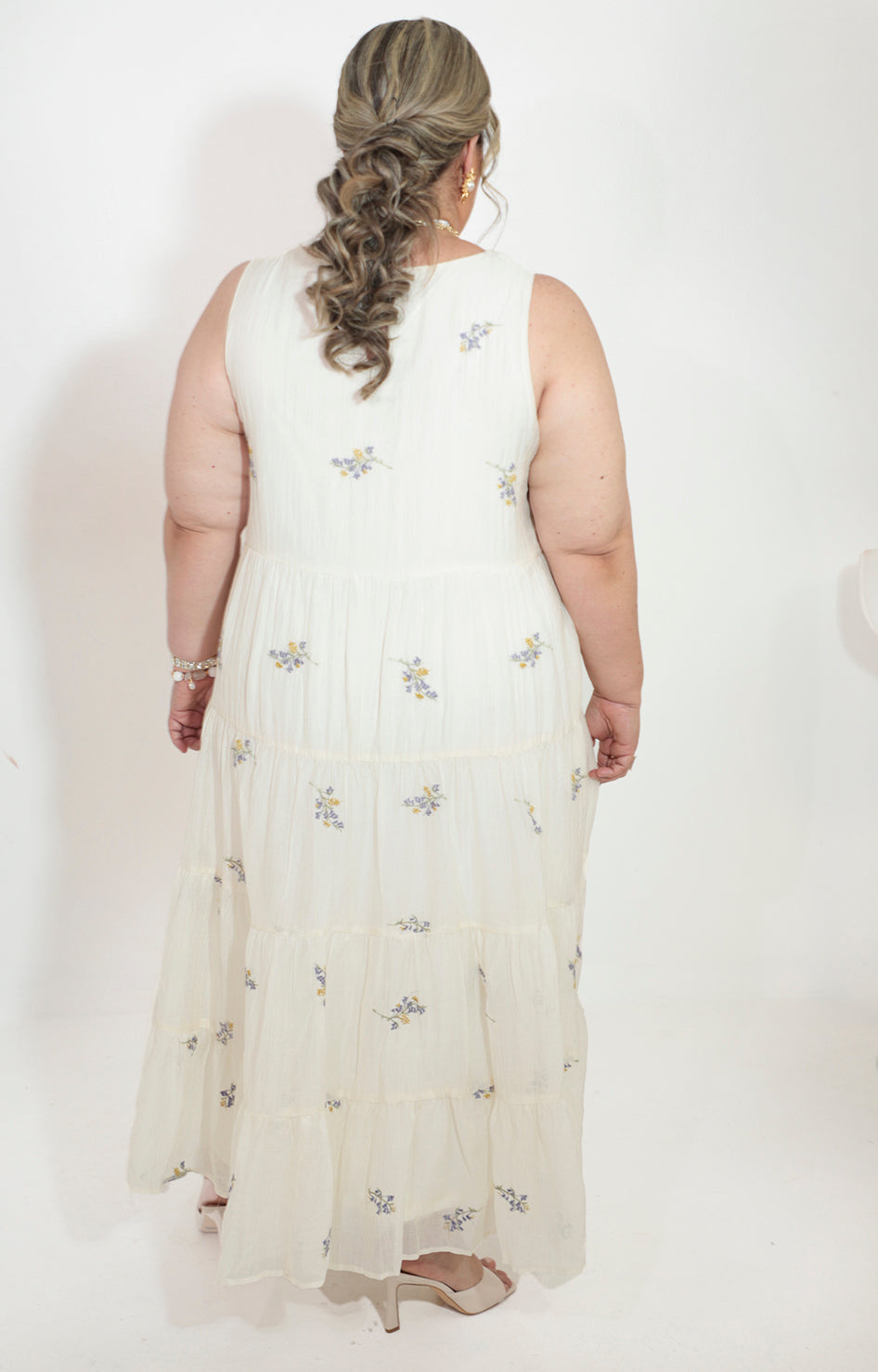 Vestido beige con estampado floral pequeño - VESTIDO Boutiquemirel 