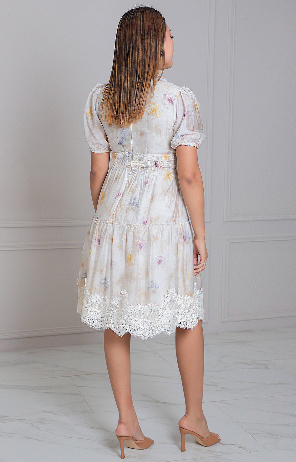 Vestido beige con bordado - VESTIDO CORTO REGULAR Boutiquemirel 