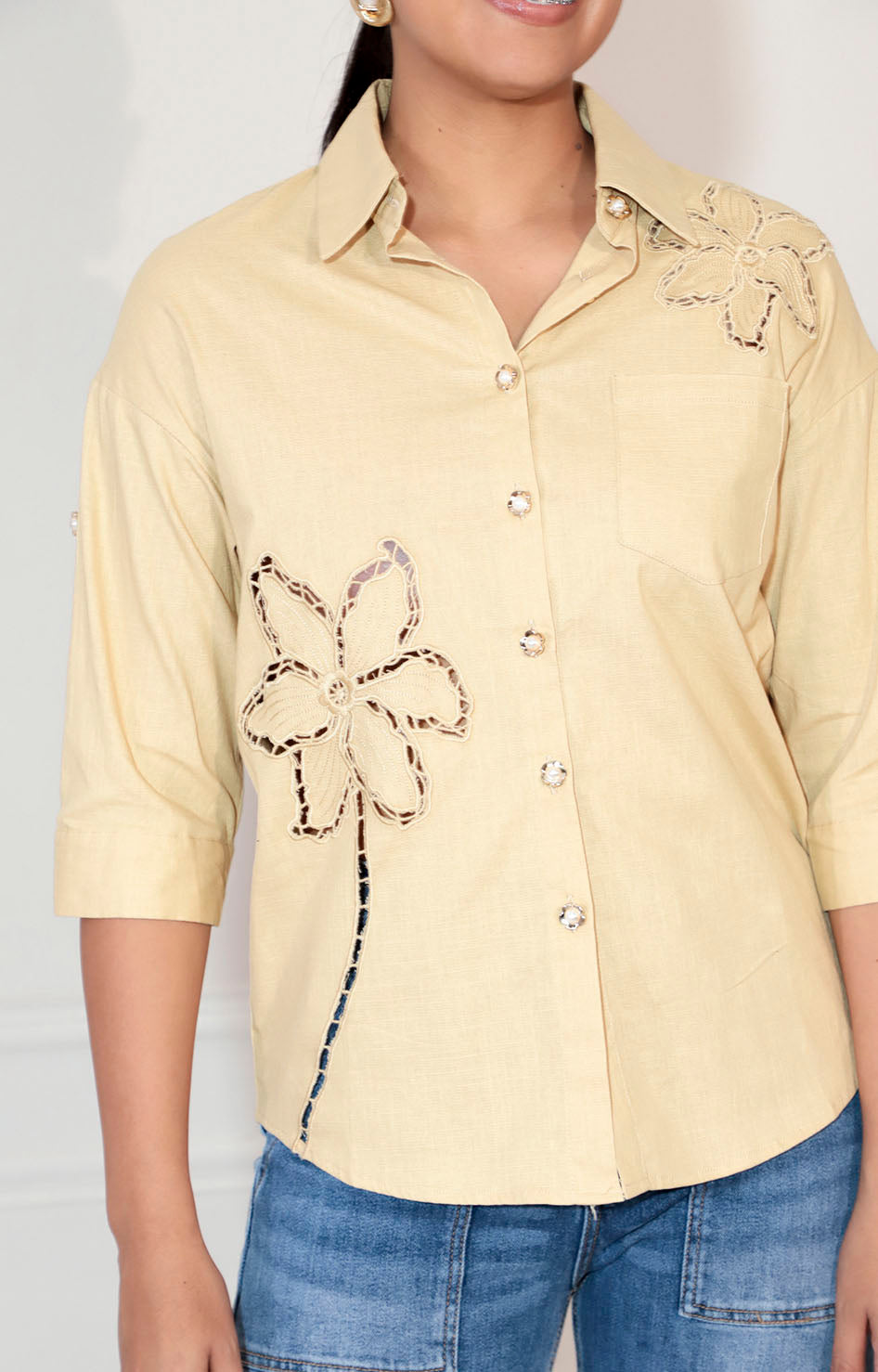 Blusa beige con botones y bordado de flores - BLUSA Boutiquemirel 
