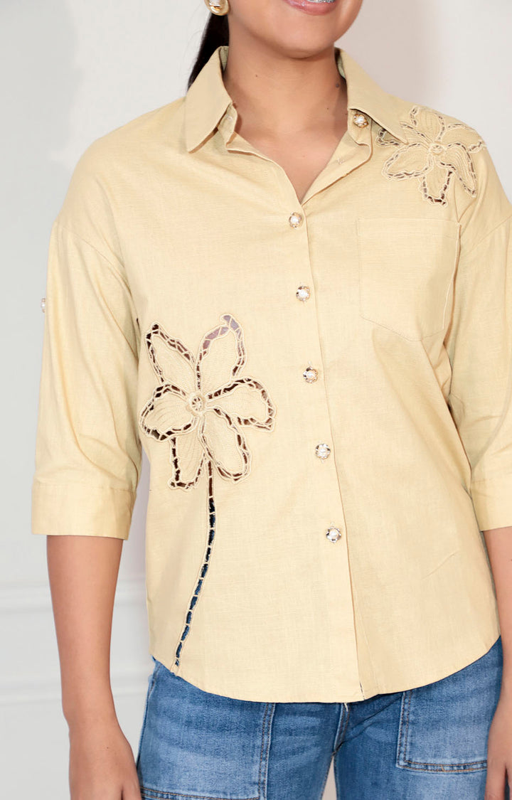 Blusa beige con botones y bordado de flores - BLUSA Boutiquemirel 