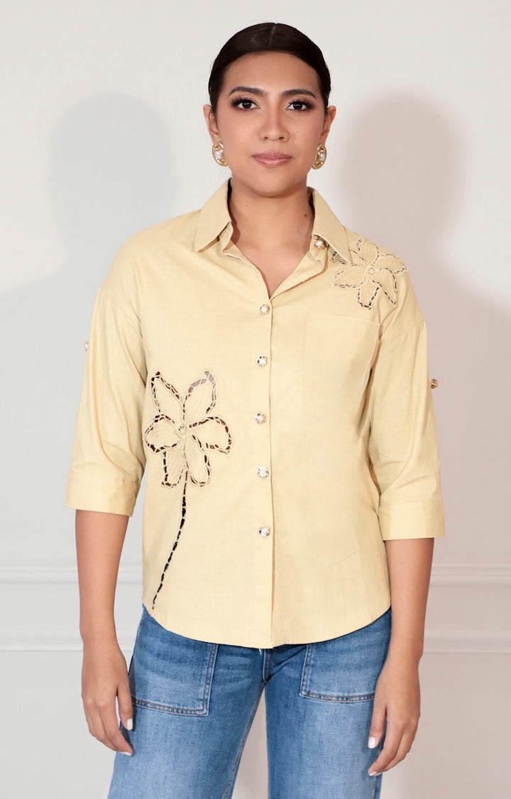 Blusa beige con botones y bordado de flores - BLUSA Boutiquemirel 