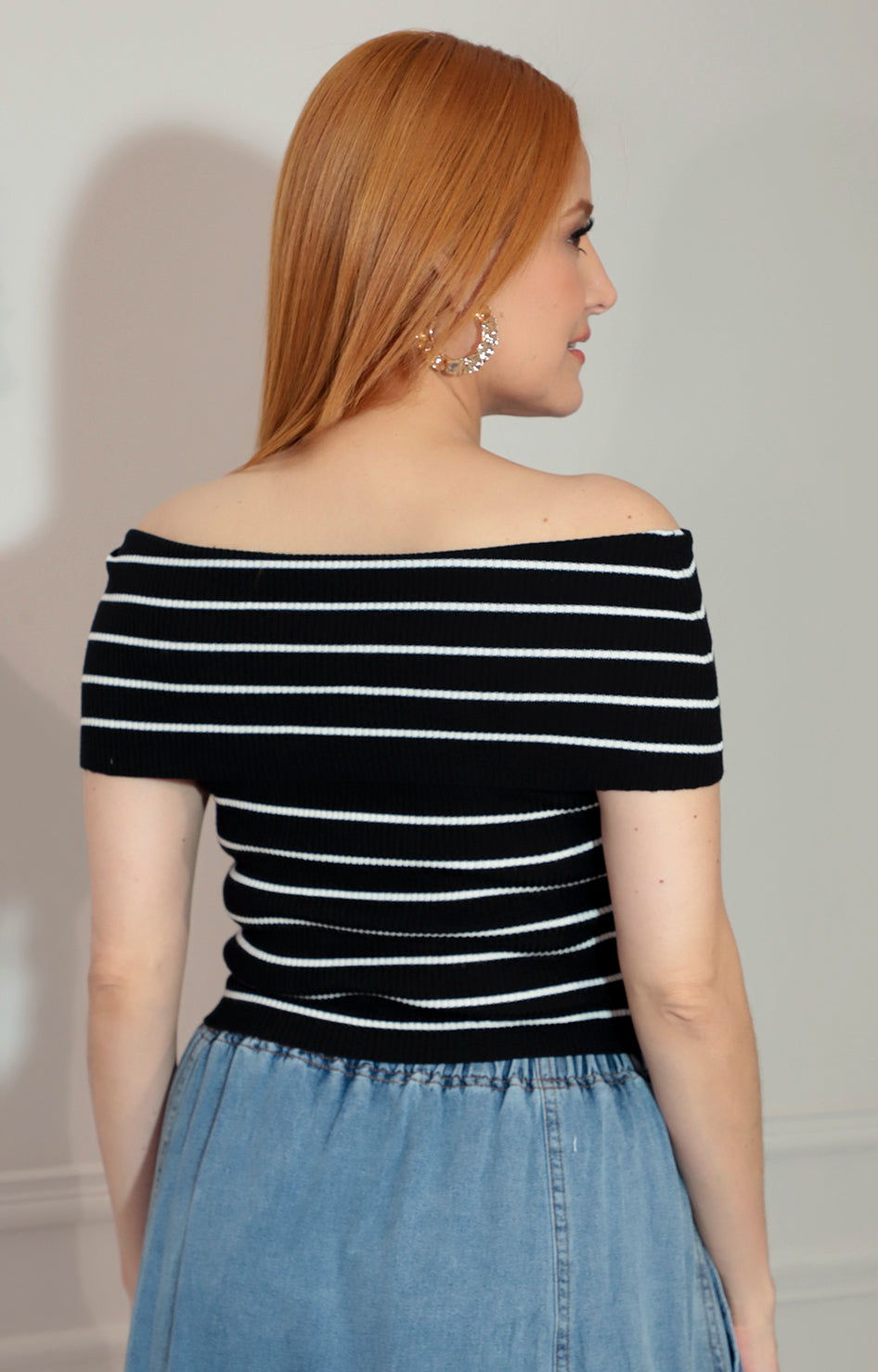 Blusa negra de rayas con hombros descubiertos - BLUSA Boutiquemirel 