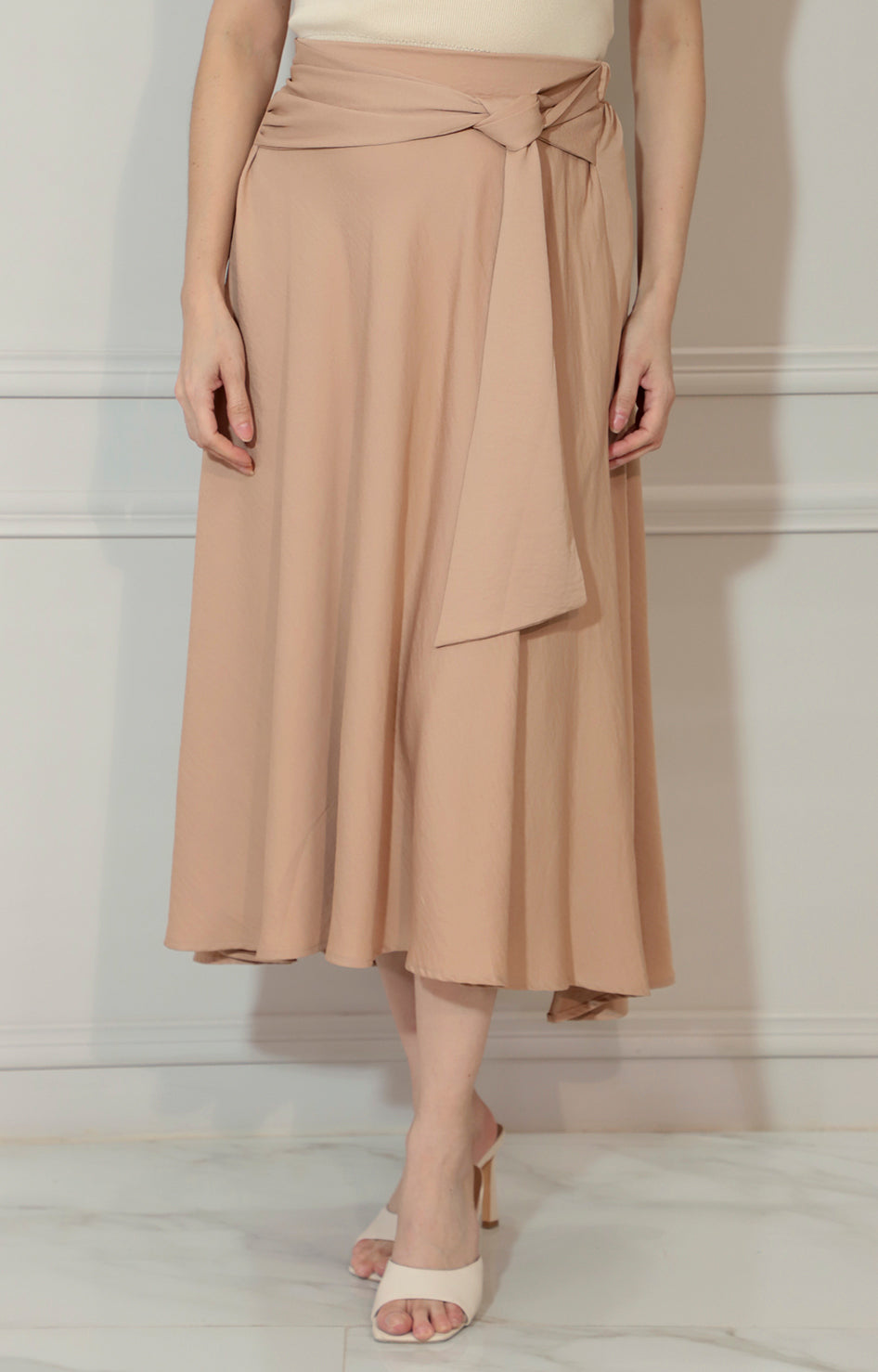 Falda beige con detalle de lazo superior - FALDA Boutiquemirel 