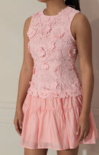 Vestido rosa con guipiur y volante inferior sin mangas - VESTIDO Boutiquemirel 