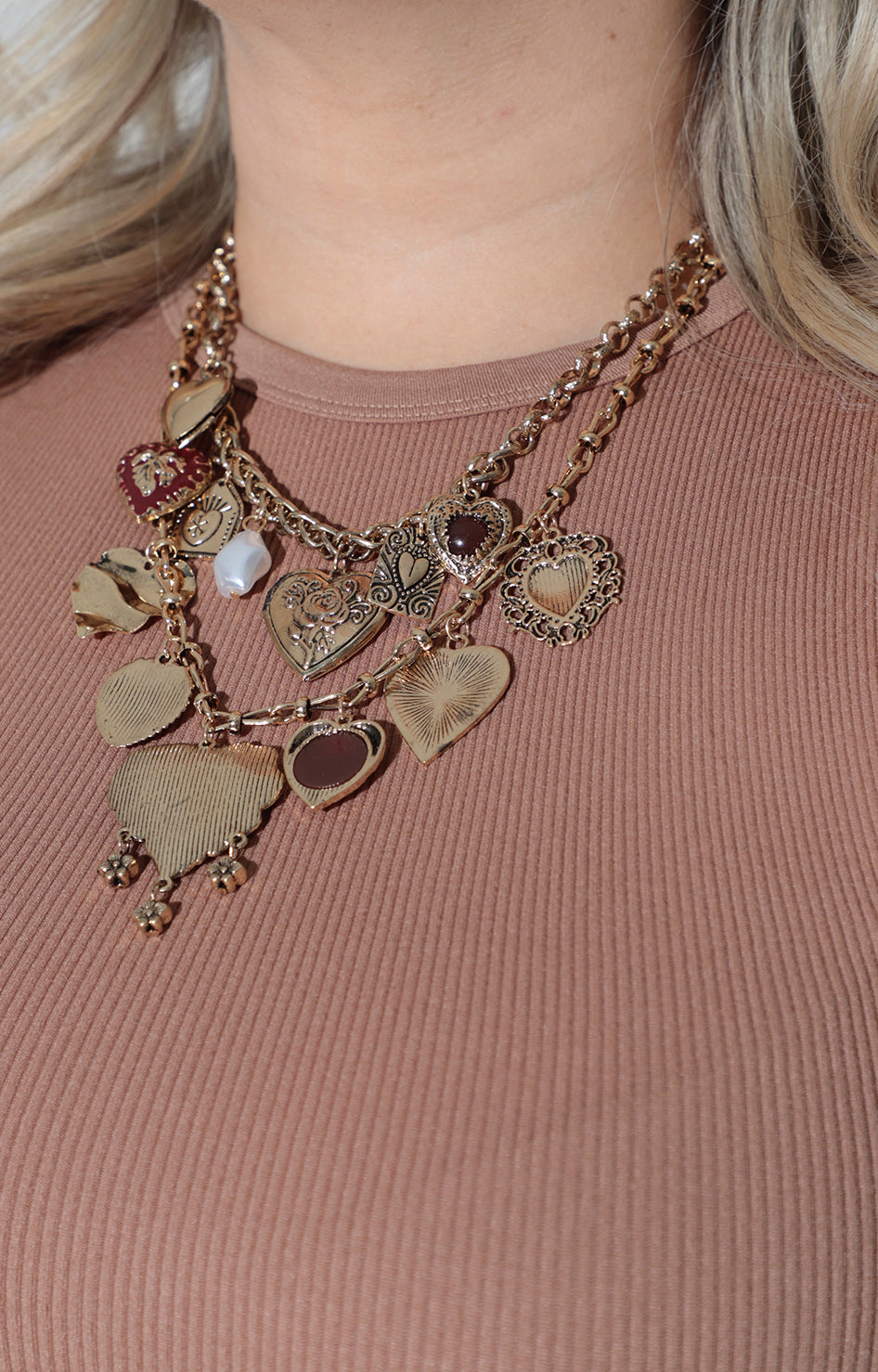 Collar dorado con dijes de corazón - COLLAR Boutiquemirel 