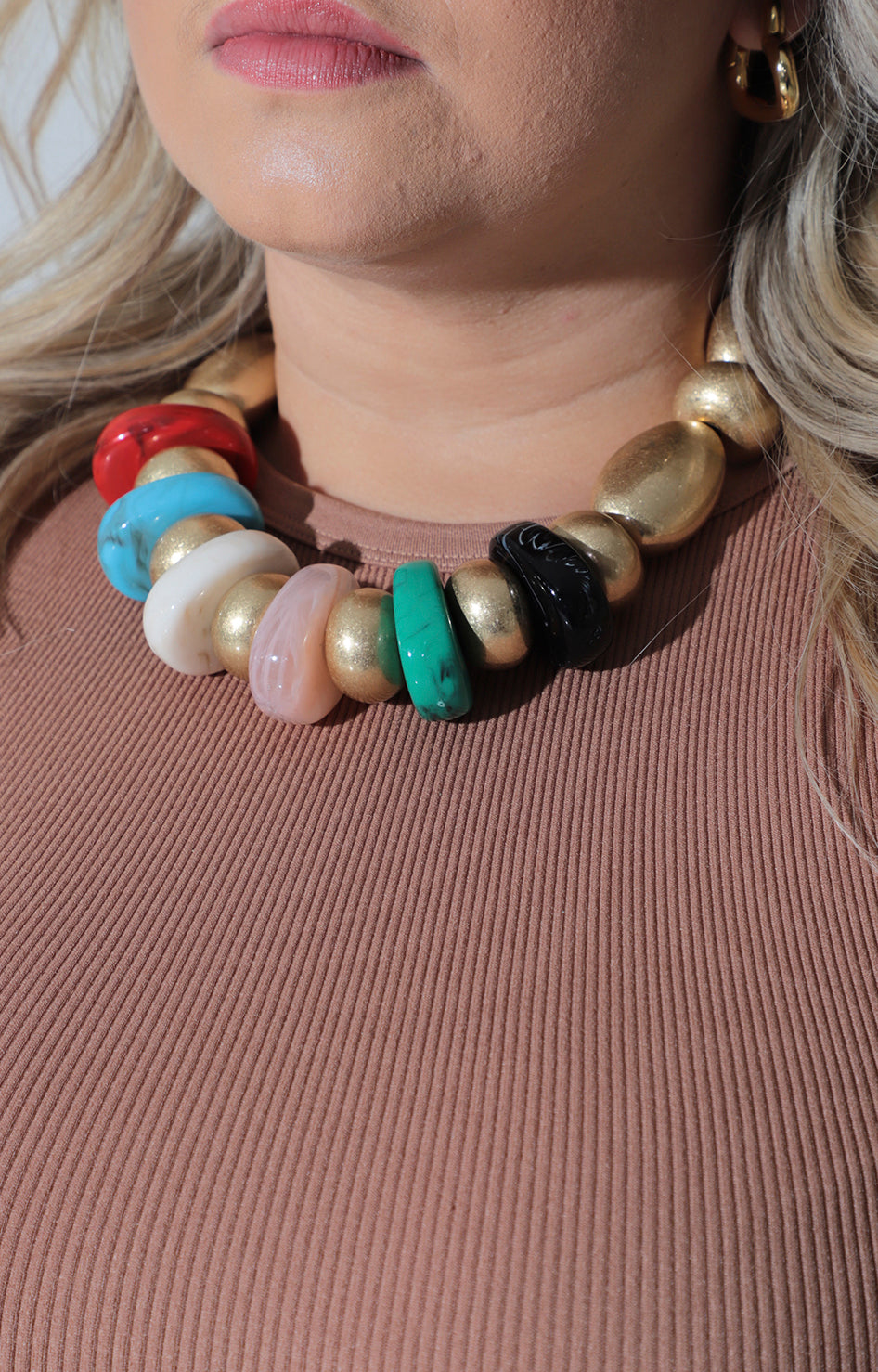 COLLAR MULTICOLOR CON DORADO - COLLAR Boutiquemirel 