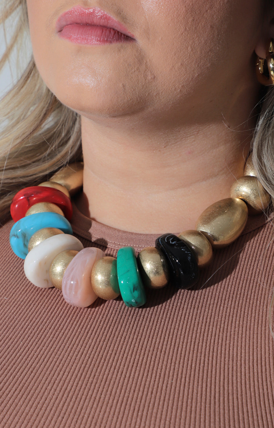 COLLAR MULTICOLOR CON DORADO - COLLAR Boutiquemirel 