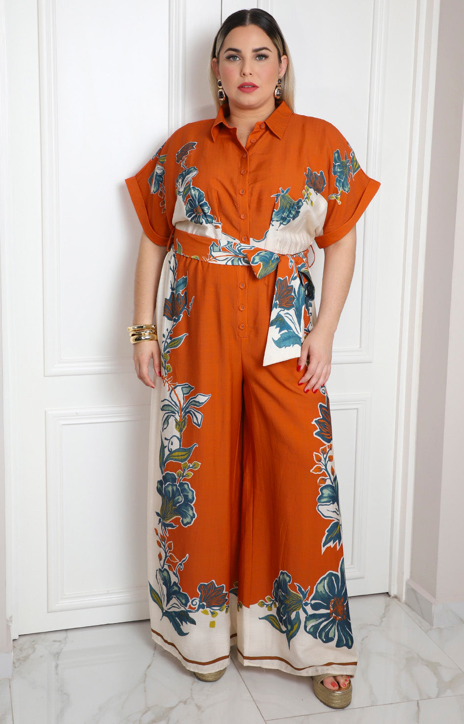 Palazzo largo curvy de Boutiquemirel con estampado floral en color naranja, tela fluida y diseño cómodo.