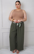 Pantalón verde pierna ancha con paliacate