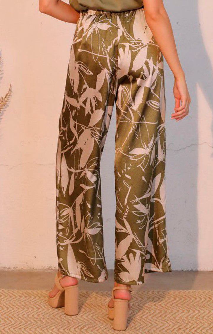 Pantalón verde estampado en blanco