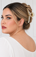 Pinza para cabello dorada con brillos de la marca Boutiquemirel, diseñada para sujetar y decorar el cabello con estilo.