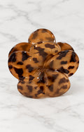 Pinza de cabello con flor de acetato