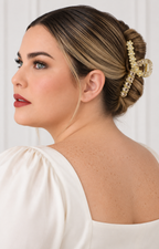 Pinza para cabello con pedrería y detalles florales dorados, de la marca Boutiquemirel, ideal para peinados elegantes.