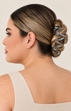 Pinza metálica para cabello de la marca Boutiquemirel, con diseño duradero y acabado brillante para sujetar el cabello con estilo.
