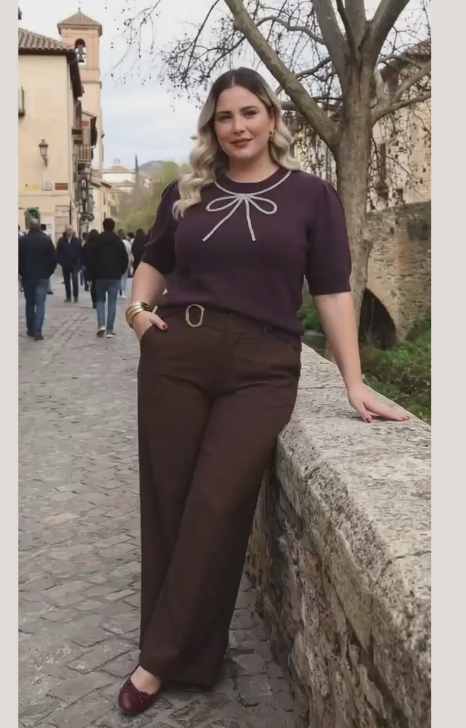 Blusa de punto beige con moño