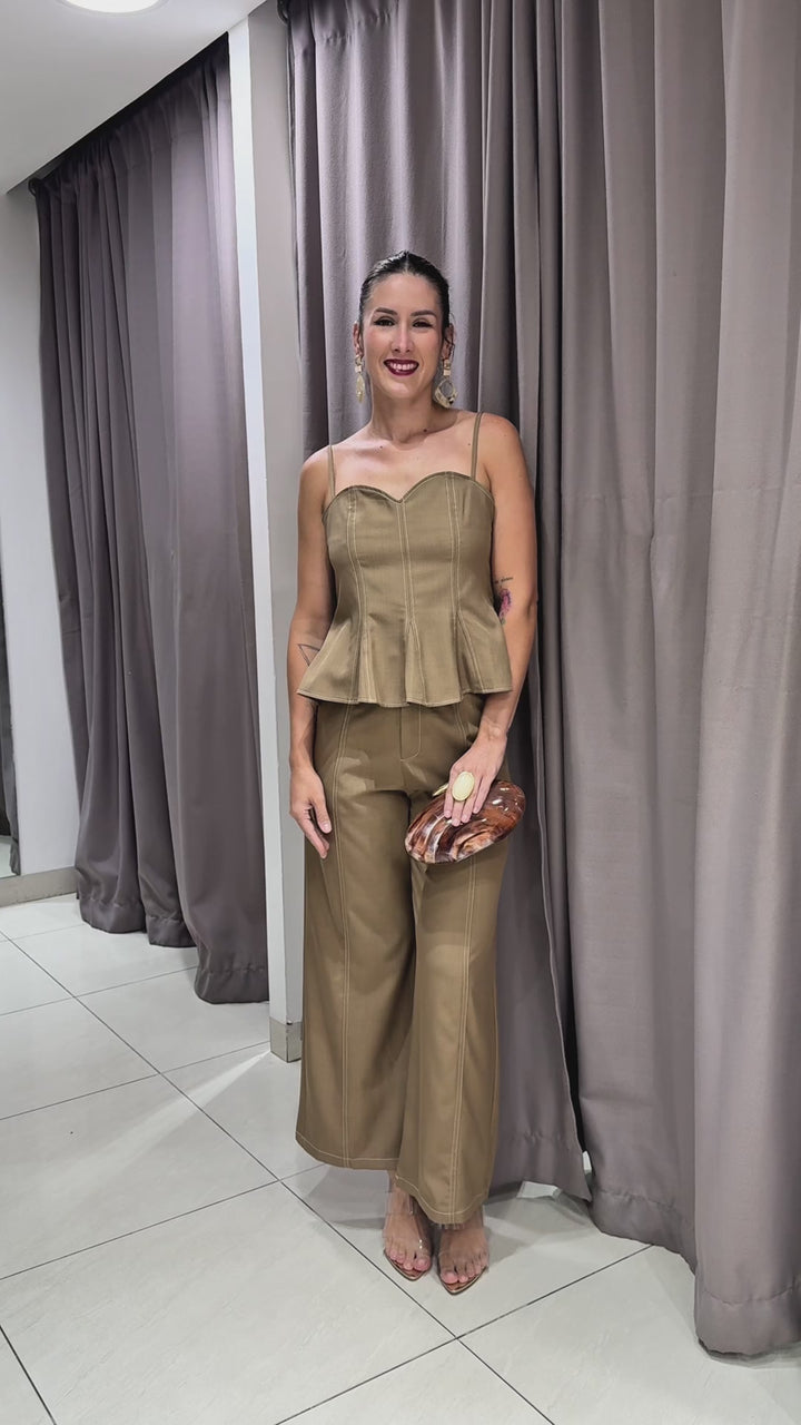 Conjunto peplum con pantalón amplio