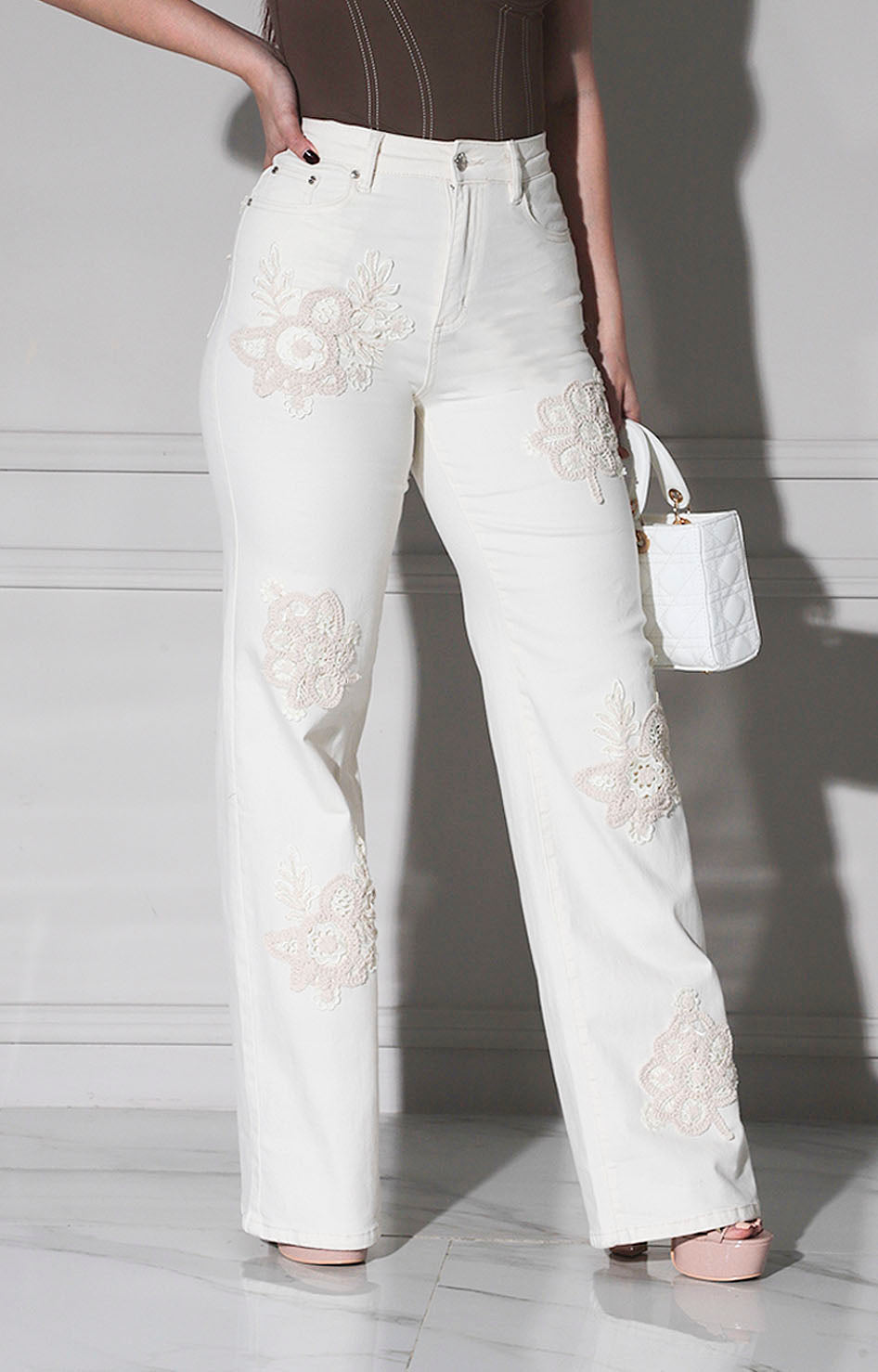 Pantalon beige con bordado - PANTALON REGULAR Boutiquemirel 