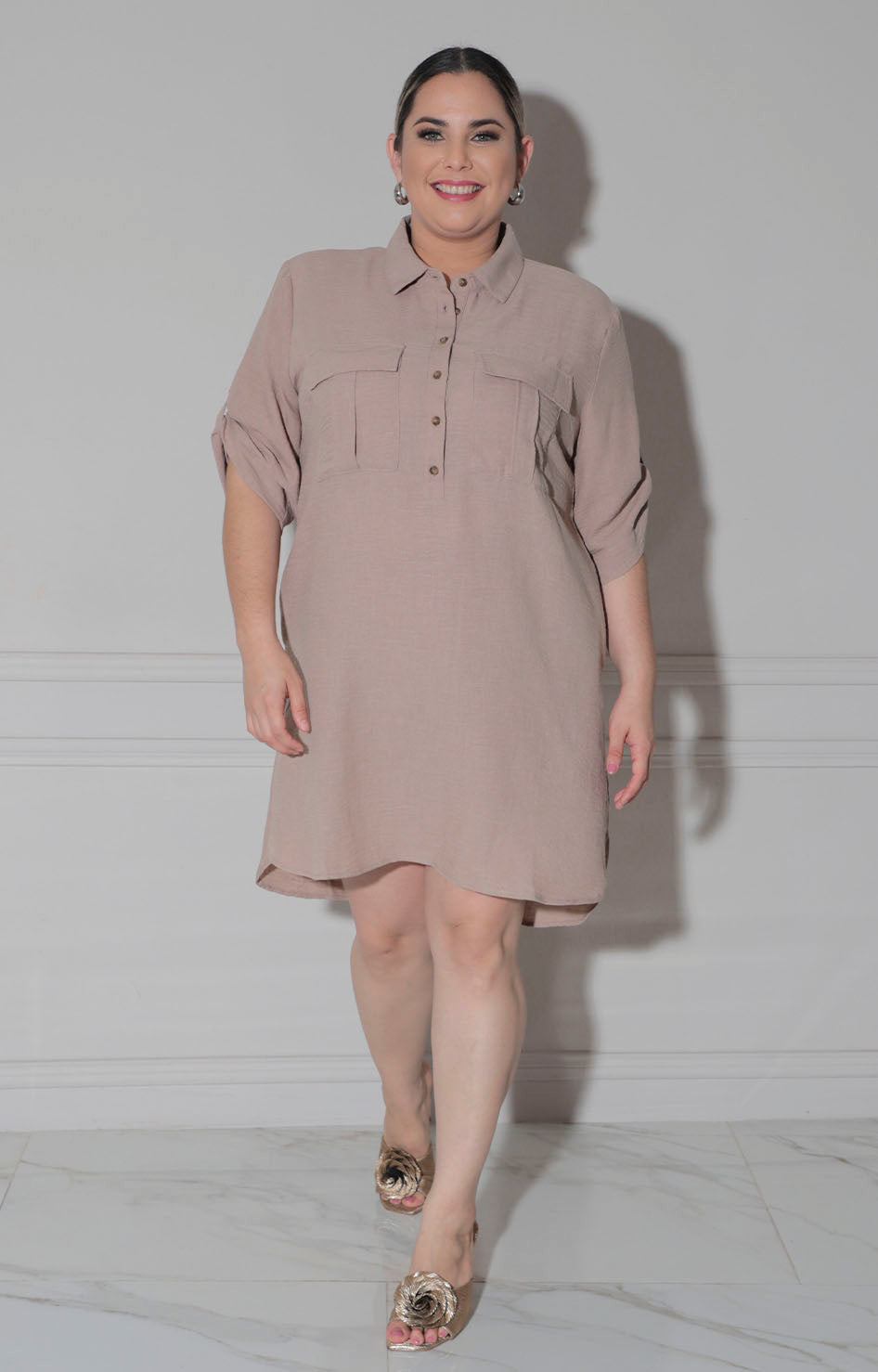 Vestido beige corto con bolsas - VESTIDO CORTO CURVY Boutiquemirel 
