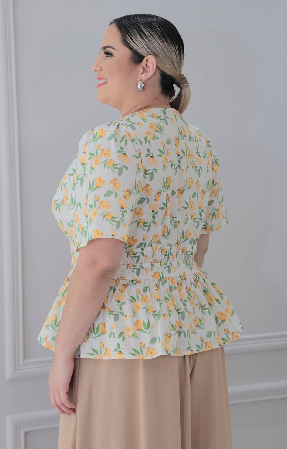 Blusa blanca con estampado de flores - BLUSA CURVY Boutiquemirel 