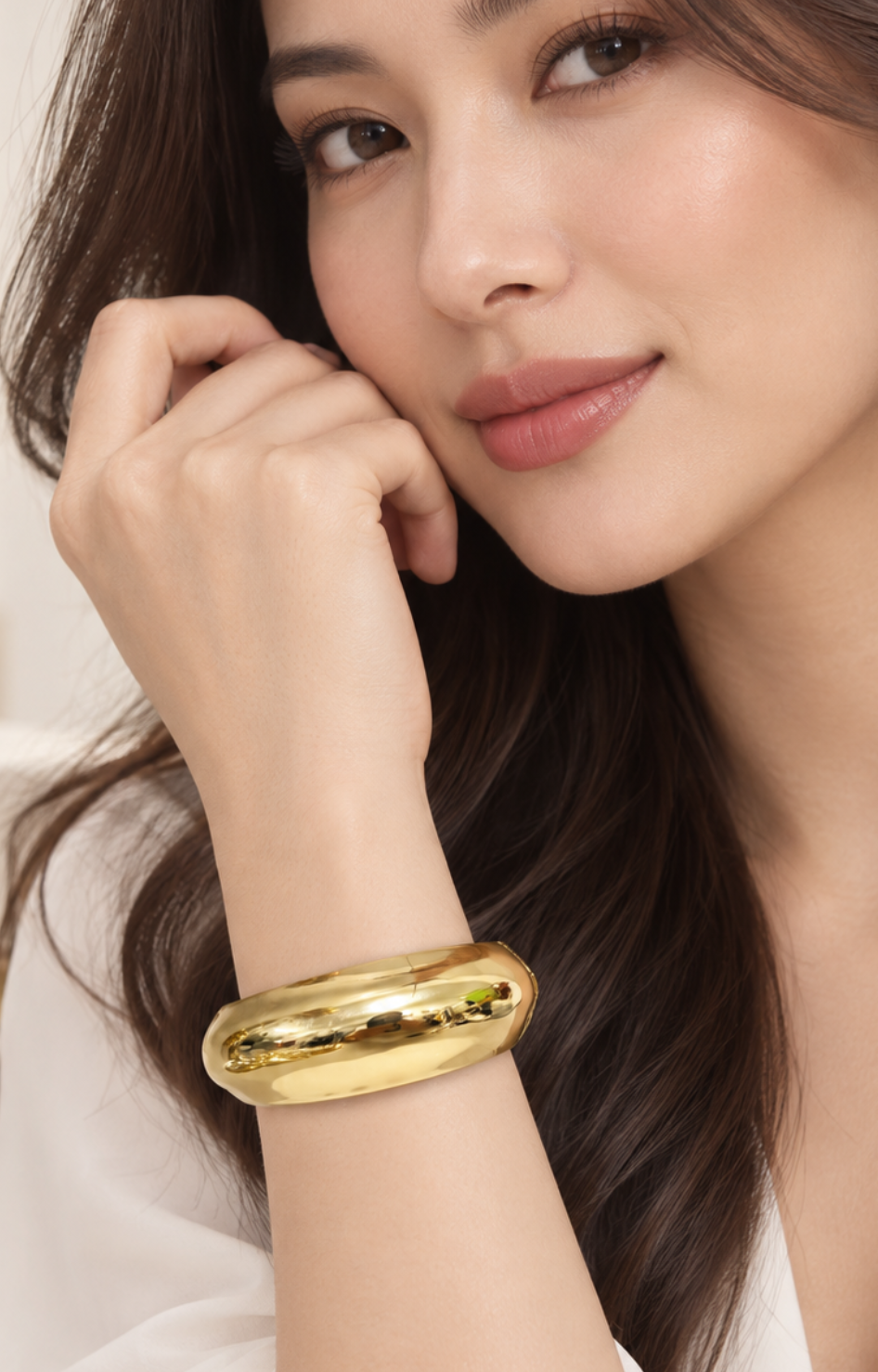 Brazalete rígido dorado liso y ancho