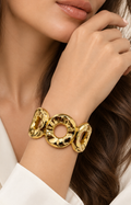Pulsera dorada de círculos martillados