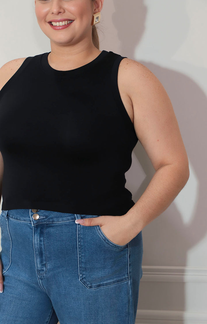 Blusa negra corta sin mangas y cuello alto - BLUSA Boutiquemirel 