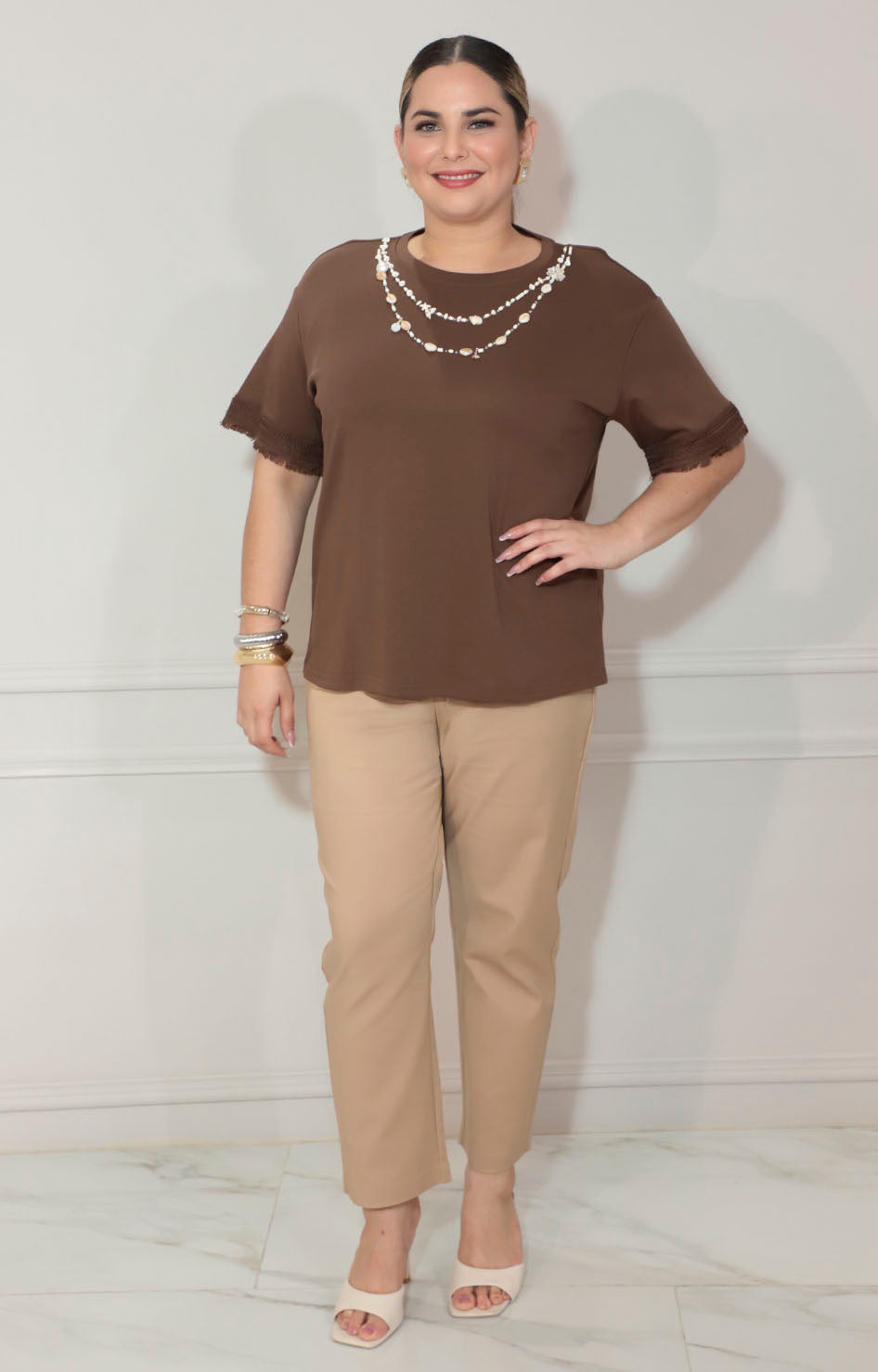 Blusa café con aplicaciones de conchas - BLUSA XL Boutiquemirel 