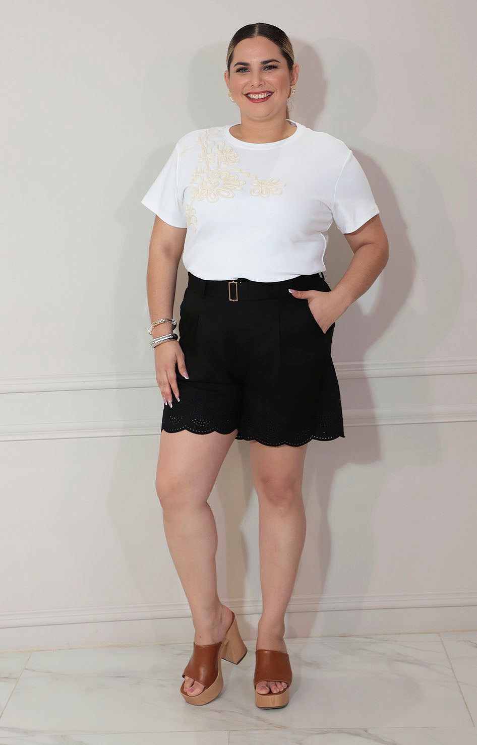 Short negro con bordado inferior y cinturón - SHORT XL Boutiquemirel 