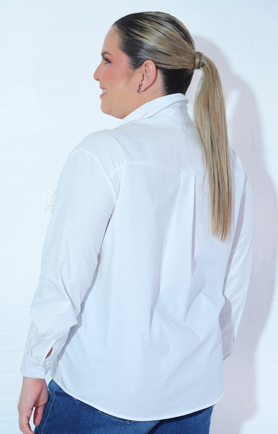 Blusa blanca manga larga con flores 3D y brillos - BLUSA Boutiquemirel 