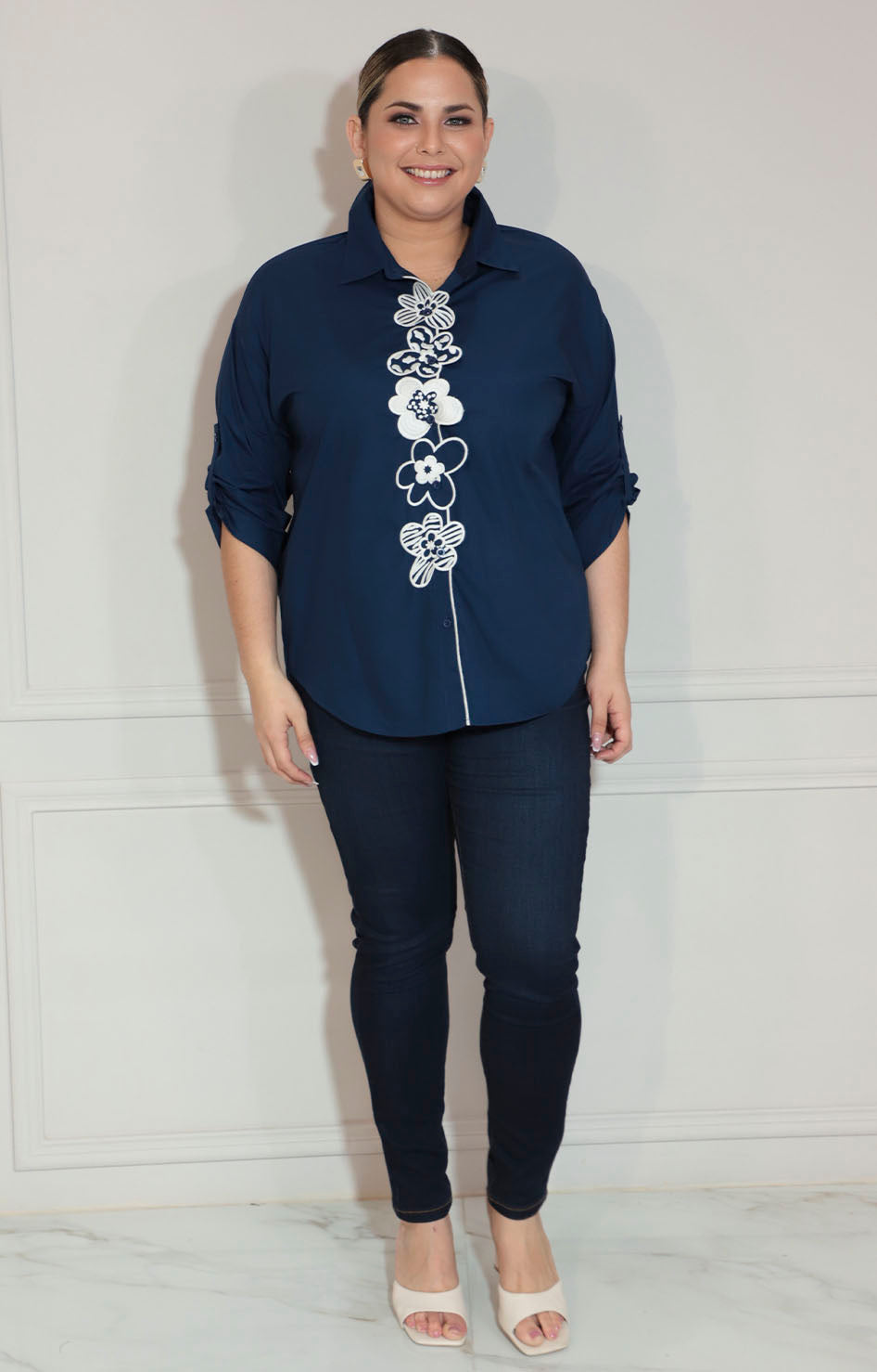 Blusa azul de botones con bordado de flores - BLUSA XL Boutiquemirel 