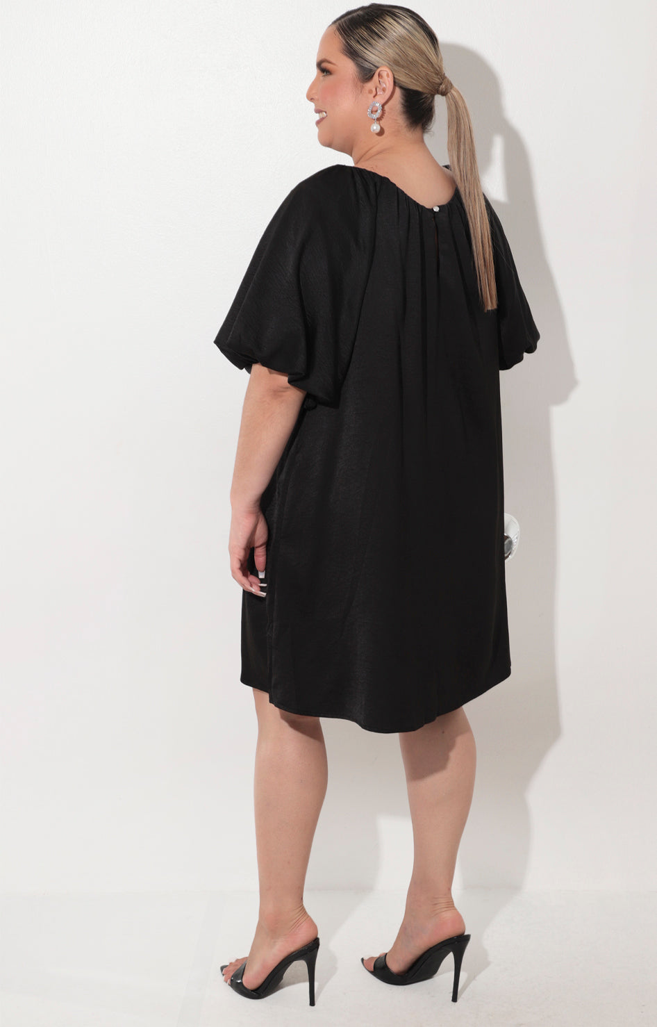 Vestido negro satinado corto - VESTIDO Boutiquemirel 