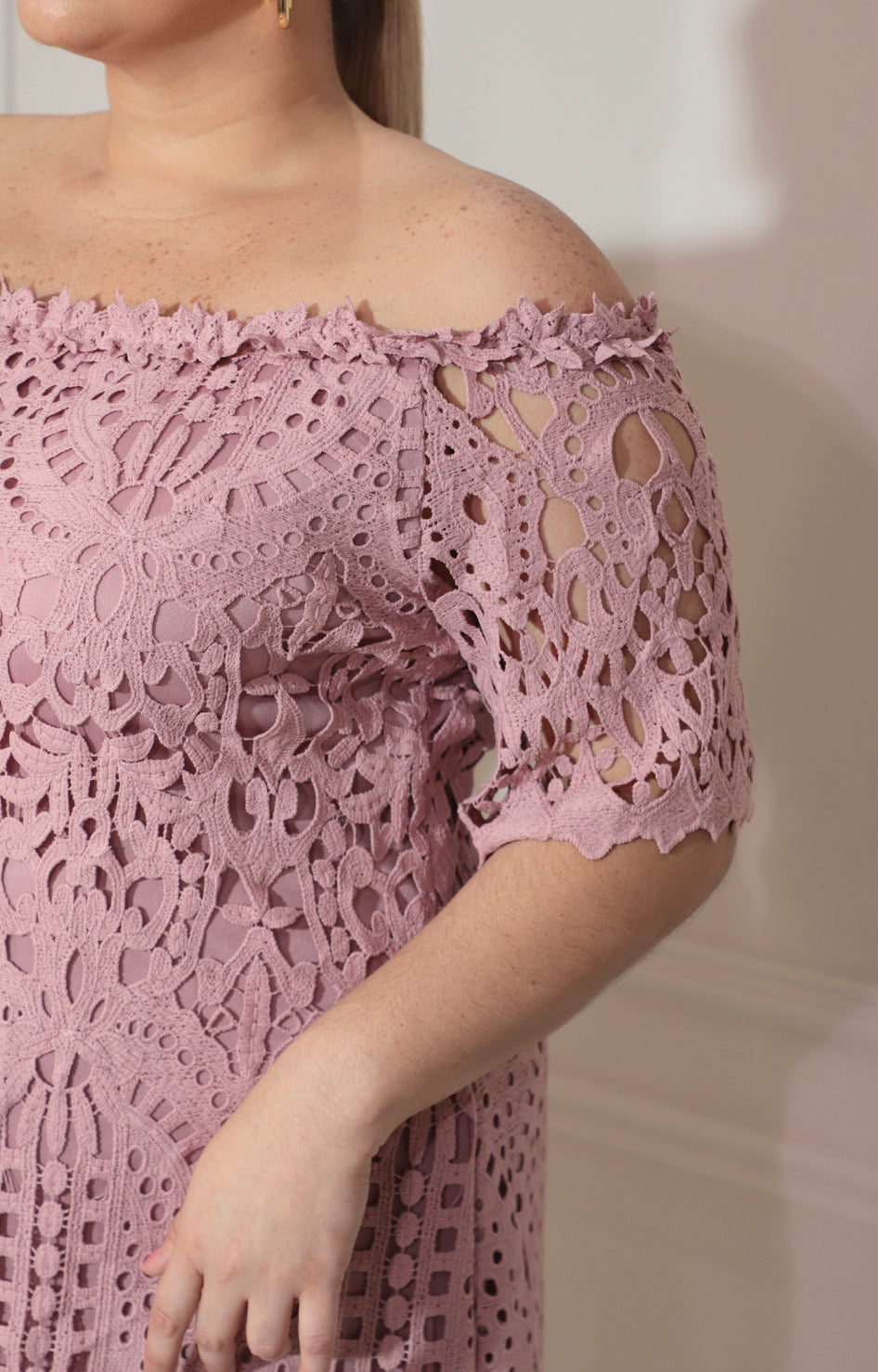 Vestido rosa de guipiur con mangas - VESTIDO Boutiquemirel 