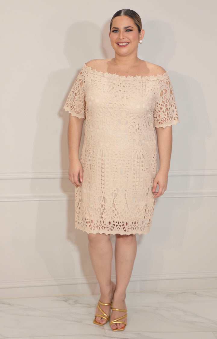 Vestido beige de guipiur con mangas y cierre - VESTIDO Boutiquemirel 