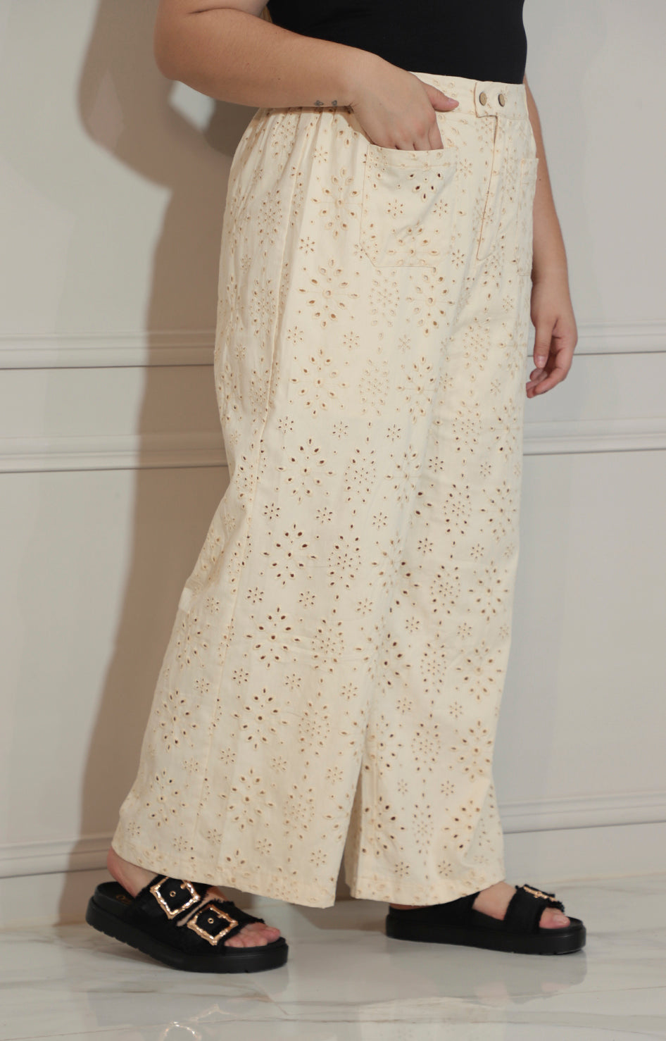 Pantalón beige con bordado y bolsas frontal - PANTALON XL Boutiquemirel 