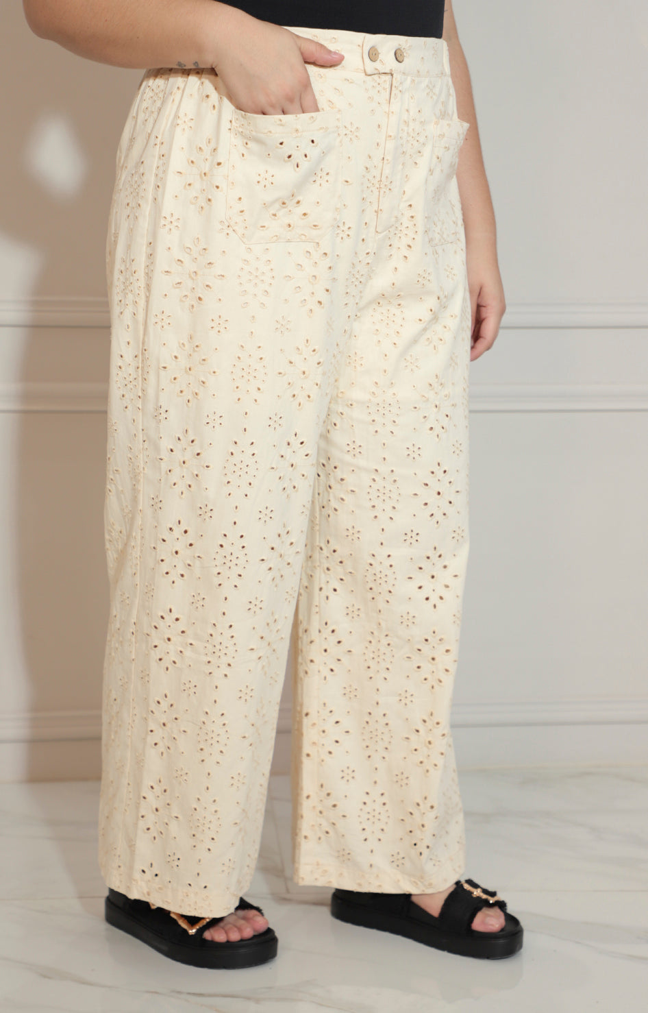 Pantalón beige con bordado y bolsas frontal - PANTALON XL Boutiquemirel 