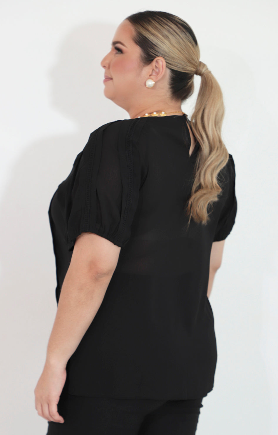Blusa negra con detalle de bordado - BLUSA Boutiquemirel 