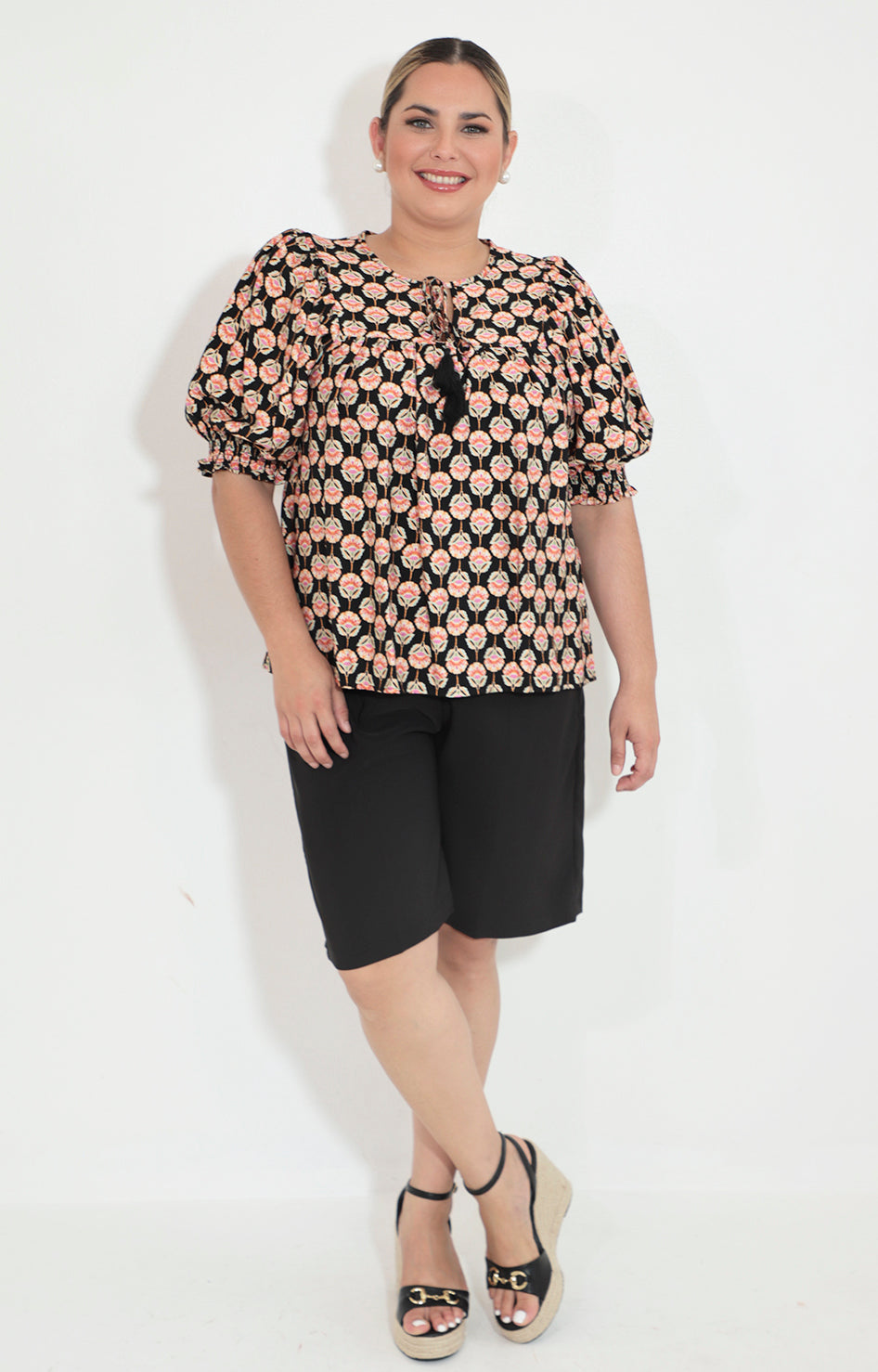 Blusa negra estampada con elastico en manga - BLUSA Boutiquemirel 