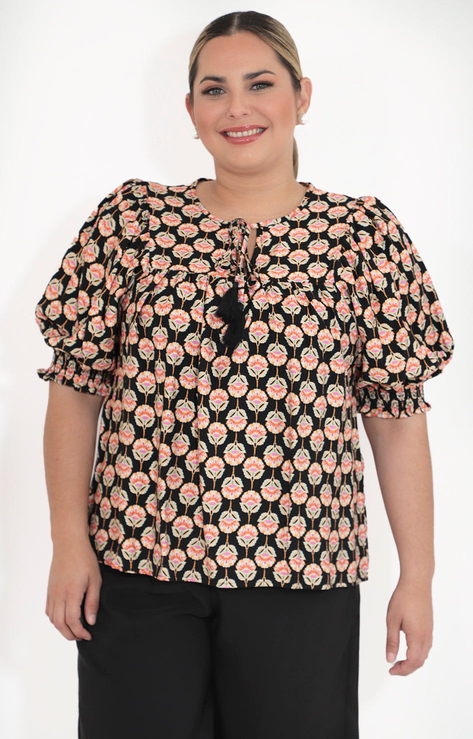 Blusa negra estampada con elastico en manga - BLUSA Boutiquemirel 