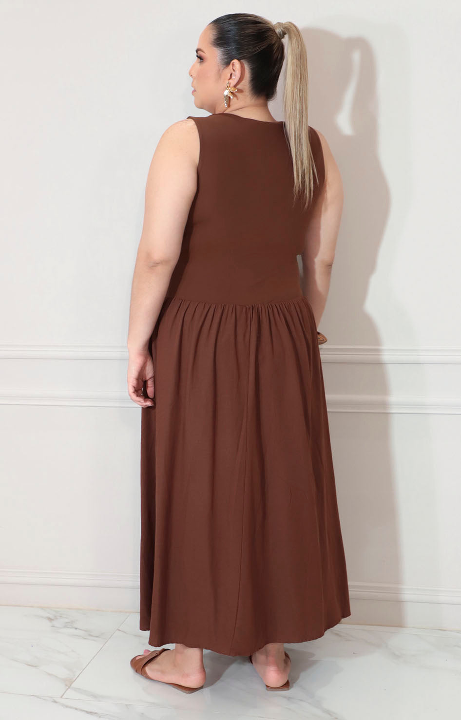 Vestido café de tirantes con fruncido en cintura - VESTIDO XL Boutiquemirel 