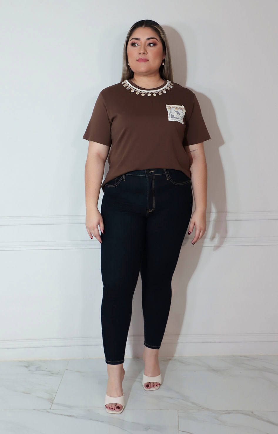 Blusa café con bordado y aplicaciones superior - BLUSA XL Boutiquemirel 